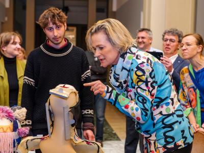 Bestralingsmasker tentoongesteld in Bozart