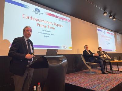 spreker tijdens het symposium over congenitale hartchirurgie